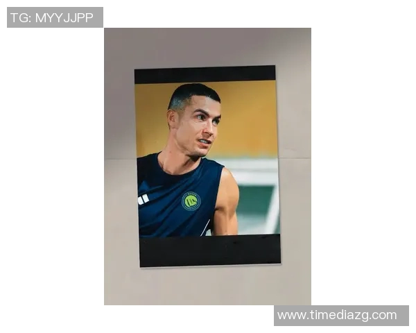 足球明星C罗贴画的魅力与收藏价值探讨