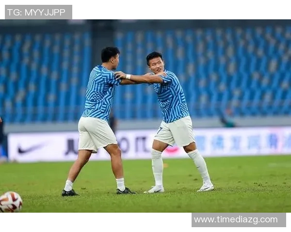 新疆足球明星展现激情与才华的精彩视频合集