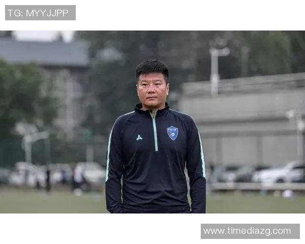 足球明星因场上失误遭教练严厉惩罚引发热议球迷纷纷讨论其职业生涯未来 足球明星因场上失误遭教练严厉惩罚引发热议球迷纷纷讨论其职业生涯未来