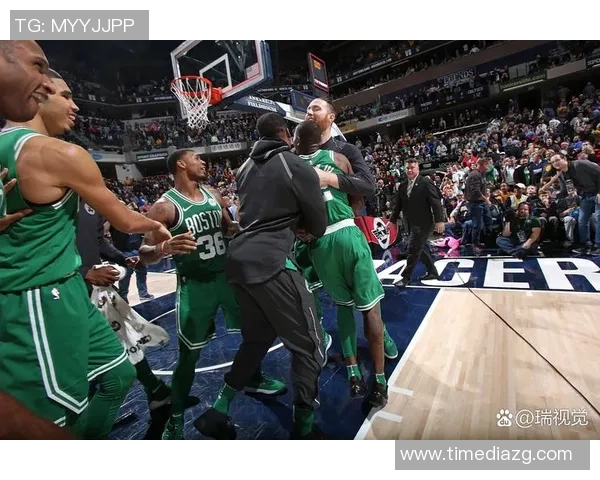 明星们在篮球场上激情对决一起打球的精彩瞬间分享